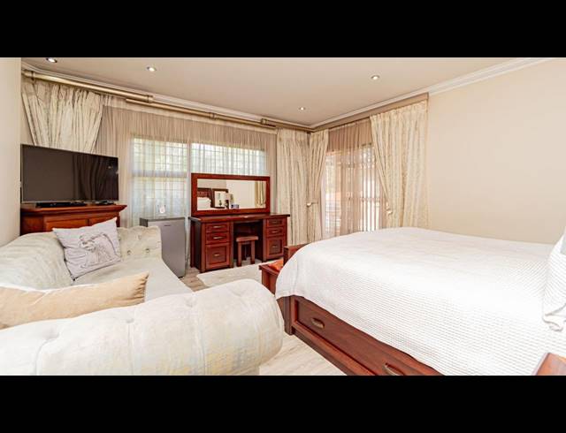 4 BEDROOM FREEHOLD FOR SALE IN MEYERSDAL